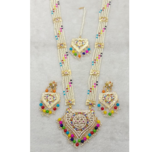 Tenido Enchanted Reign: Vintage Lace Queen Necklace